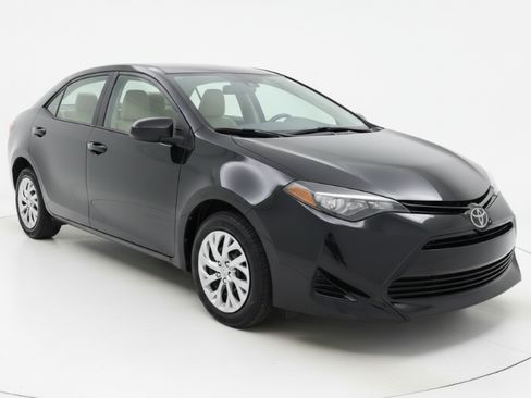 Used 2017 Toyota Corolla LE image 5