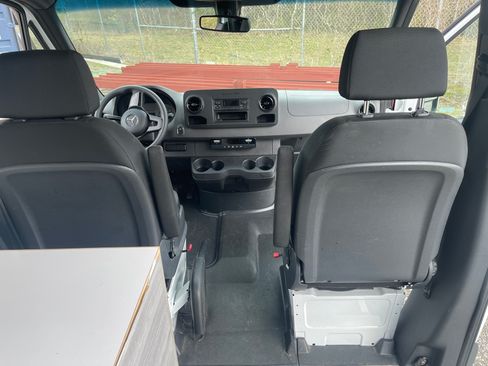 Used 2021 Mercedes-Benz Sprinter 2500 image 6
