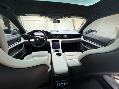 Used 2022 Porsche Taycan image 6