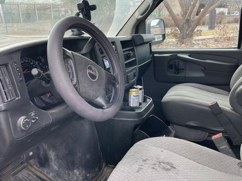 Used 2015 GMC Savana 2500 image 14