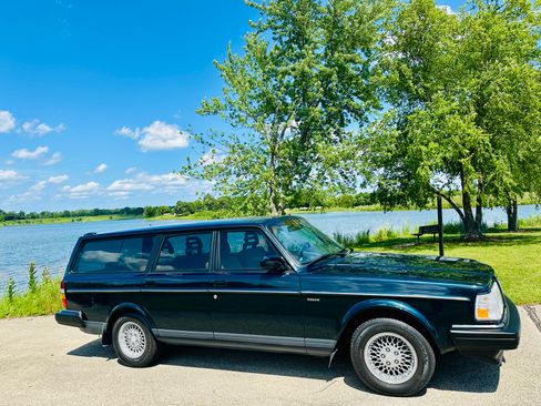 Used 1993 Volvo 240 Wagon image 2