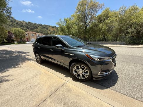 Used 2019 Buick Enclave Avenir w/ Avenir Technology Package AWD/4WD image 2