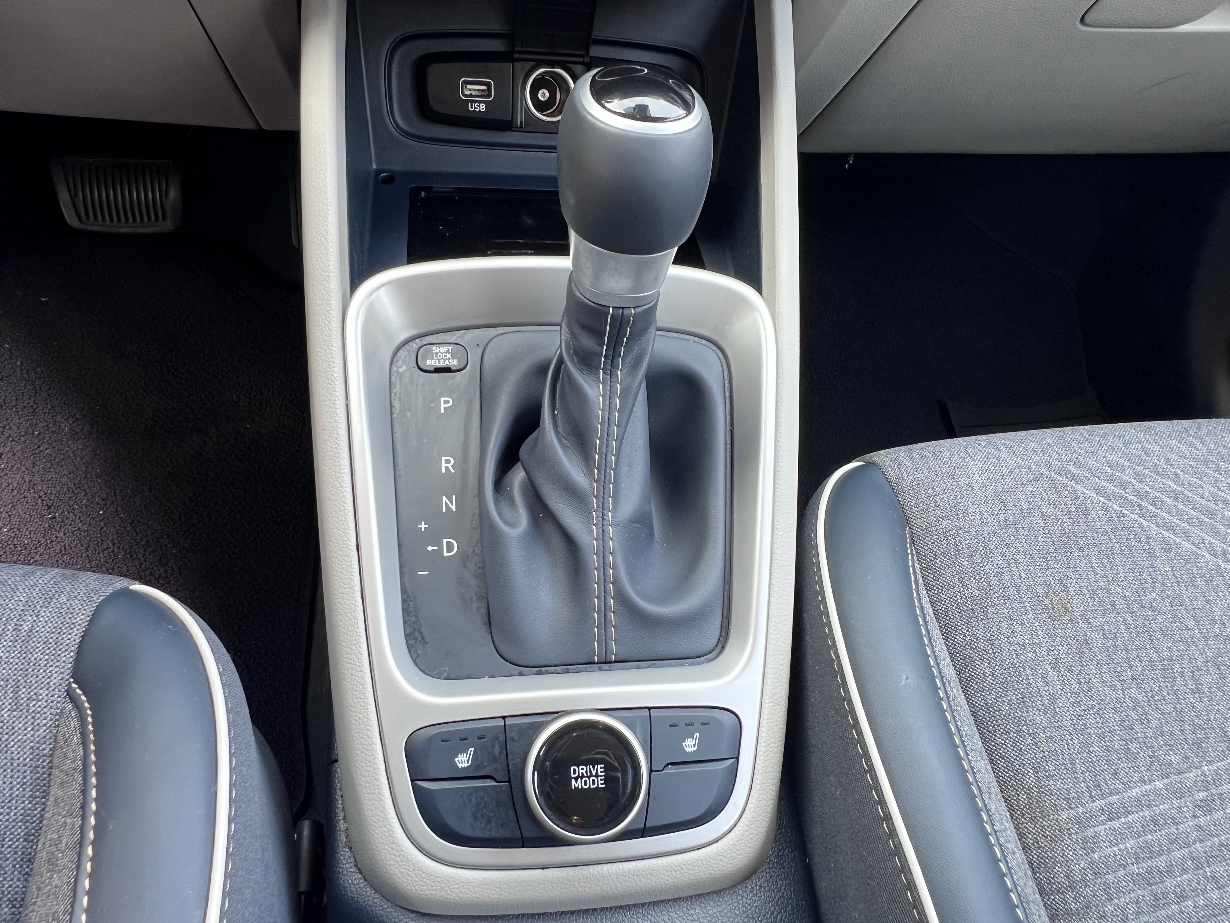 Used 2023 Hyundai Venue Limited w/ Cargo Package FWD image 14