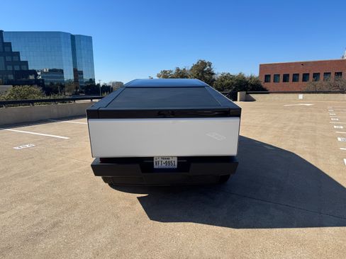 Used 2024 Tesla Cybertruck AWD Crew Cab image 6