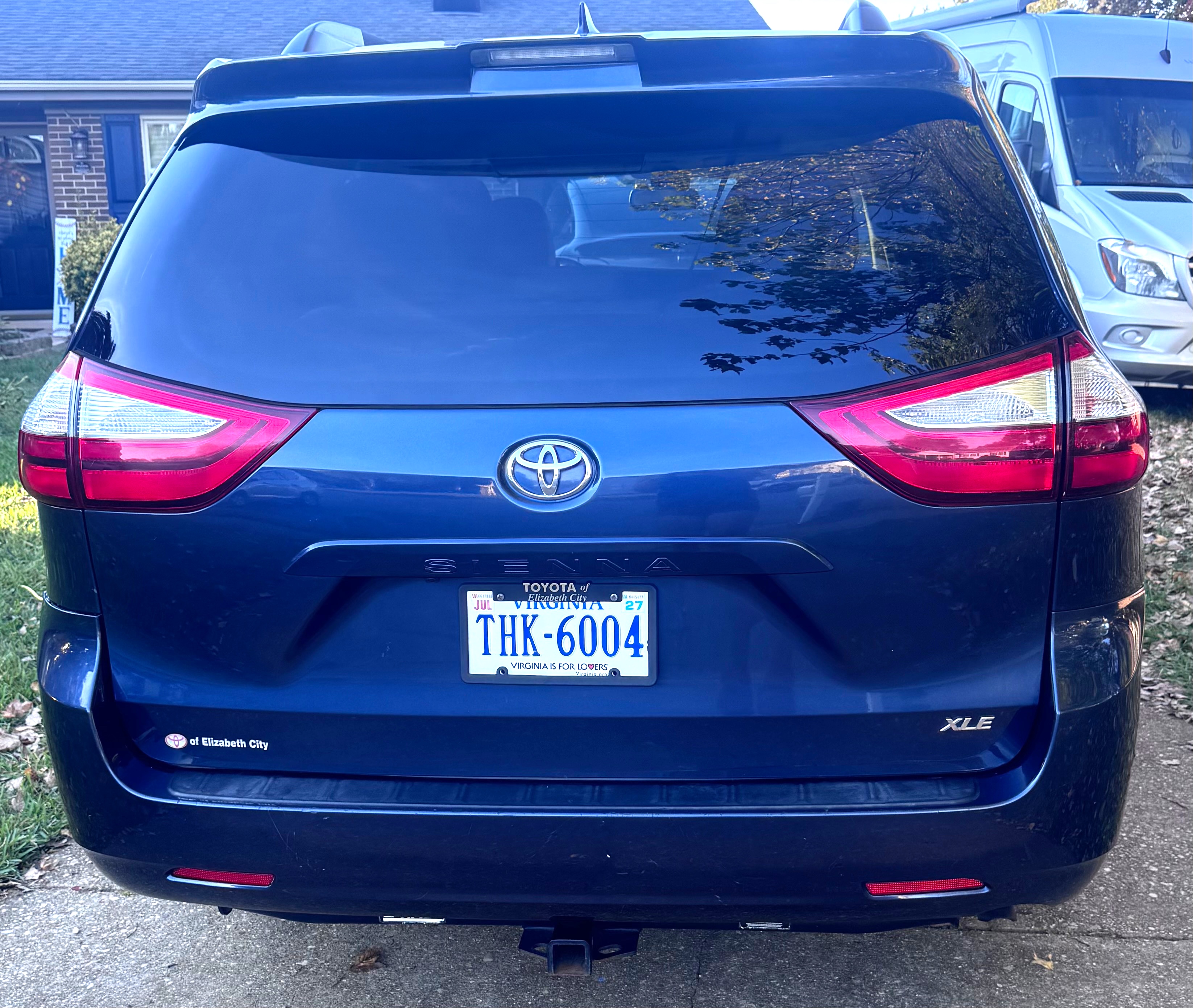 Used 2018 Toyota Sienna XLE FWD image 4
