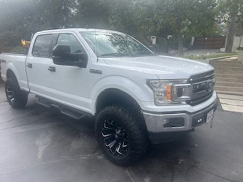Used 2019 Ford F150 XLT w/ Trailer Tow Package image 4