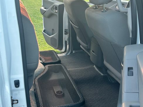 Used 2016 Nissan Frontier SV RWD image 12