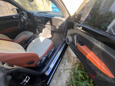 Used 2015 Volkswagen Beetle 1.8T Classic image 12