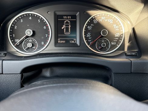 Used 2017 Volkswagen Tiguan Sport image 9