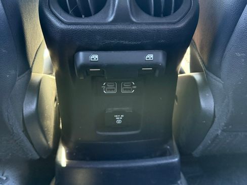 Used 2020 Jeep Wrangler Unlimited Rubicon w/ Dual Top Group AWD/4WD image 23