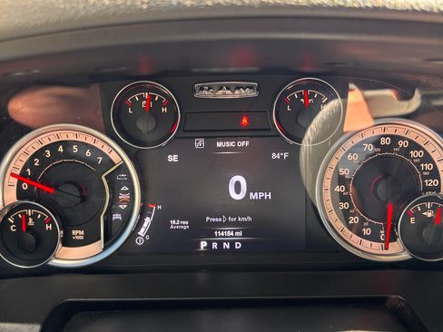 Used 2019 RAM 1500 Classic SLT w/ Luxury Group image 4