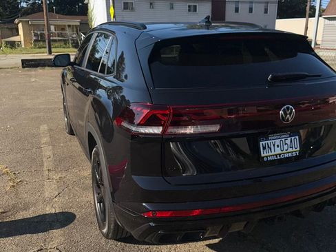 Used 2025 Volkswagen Atlas Cross Sport SEL R-Line image 17