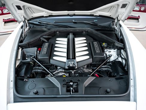 Used 2017 Rolls-Royce Wraith image 11
