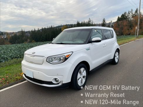 Used 2015 Kia Soul EV + image 1