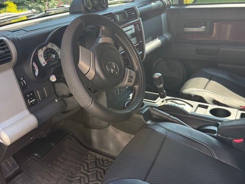 Used 2007 Toyota FJ Cruiser 2WD image 16