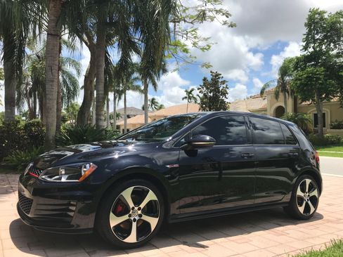 Used 2017 Volkswagen GTI S image 1