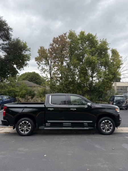 Used 2024 Chevrolet Silverado 1500 High Country w/ Technology Package AWD/4WD image 2