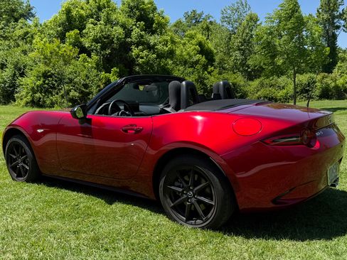 Used 2025 MAZDA MX-5 Miata Sport RWD image 9