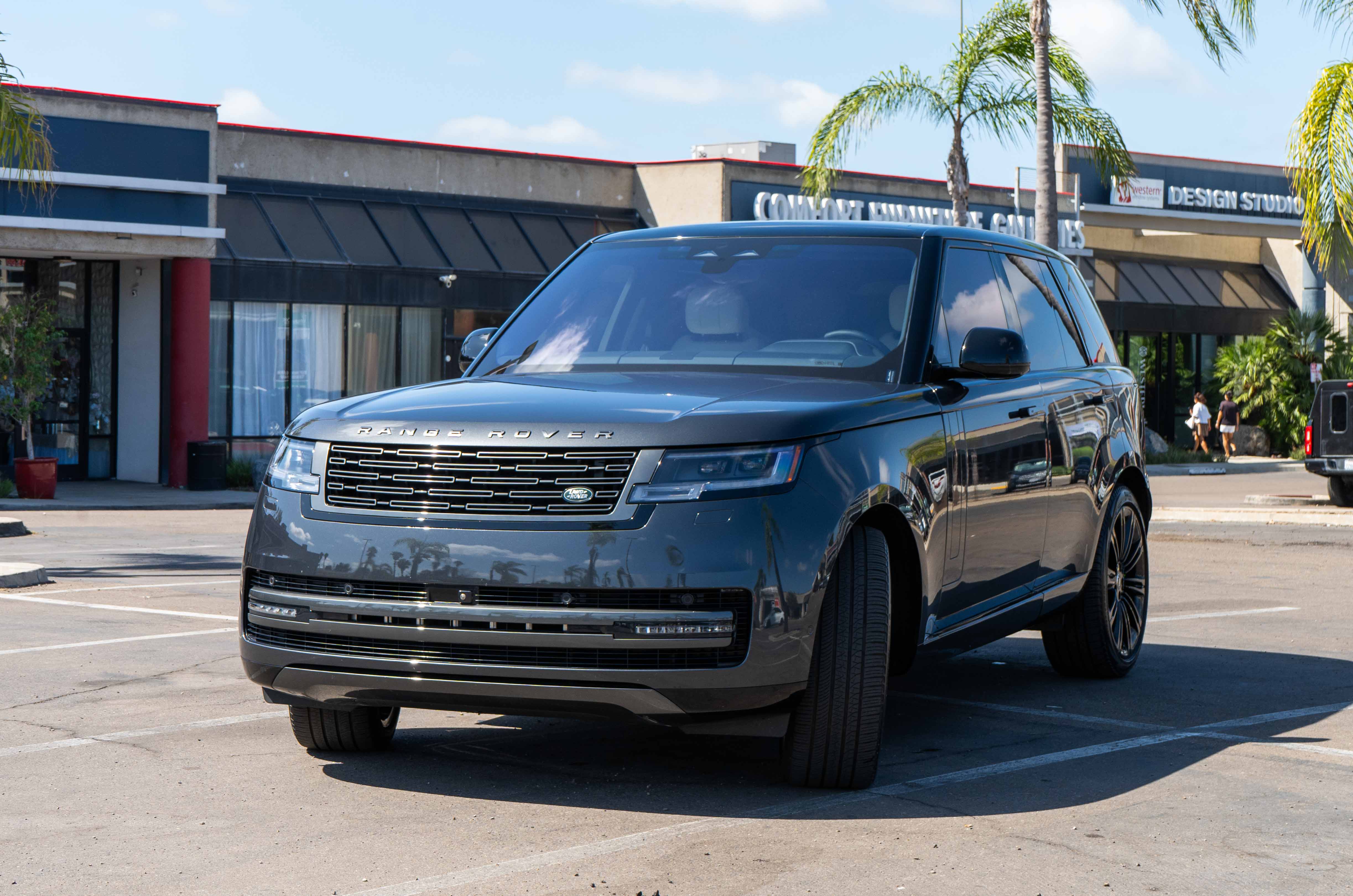 Used 2023 Land Rover Range Rover SE AWD/4WD image 2