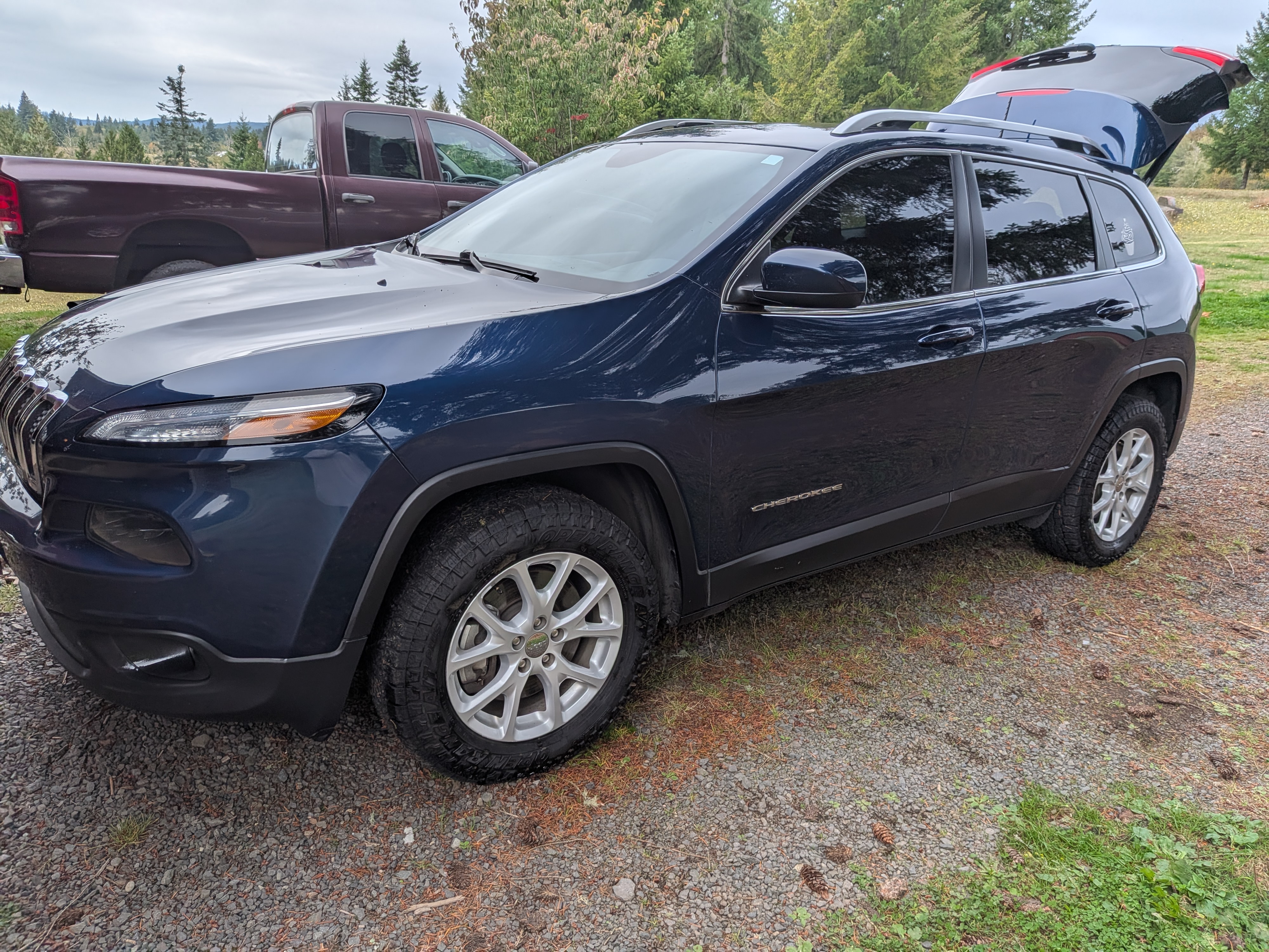 Used 2018 Jeep Cherokee Latitude Plus w/ Comfort/Convenience Group AWD/4WD image 4