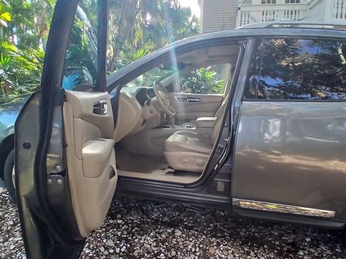 Used 2015 Nissan Pathfinder Platinum w/ Cargo Package image 11