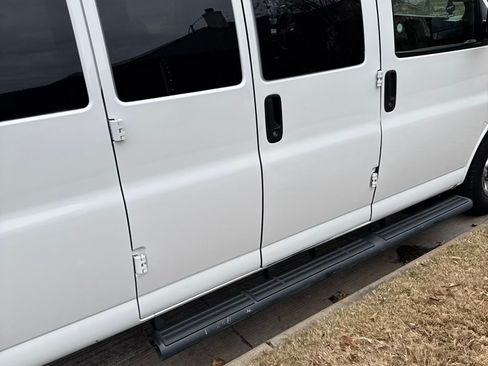 Used 2018 Chevrolet Express 3500 LS image 5