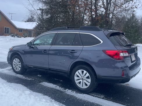 Used 2017 Subaru Outback 2.5i Premium image 2