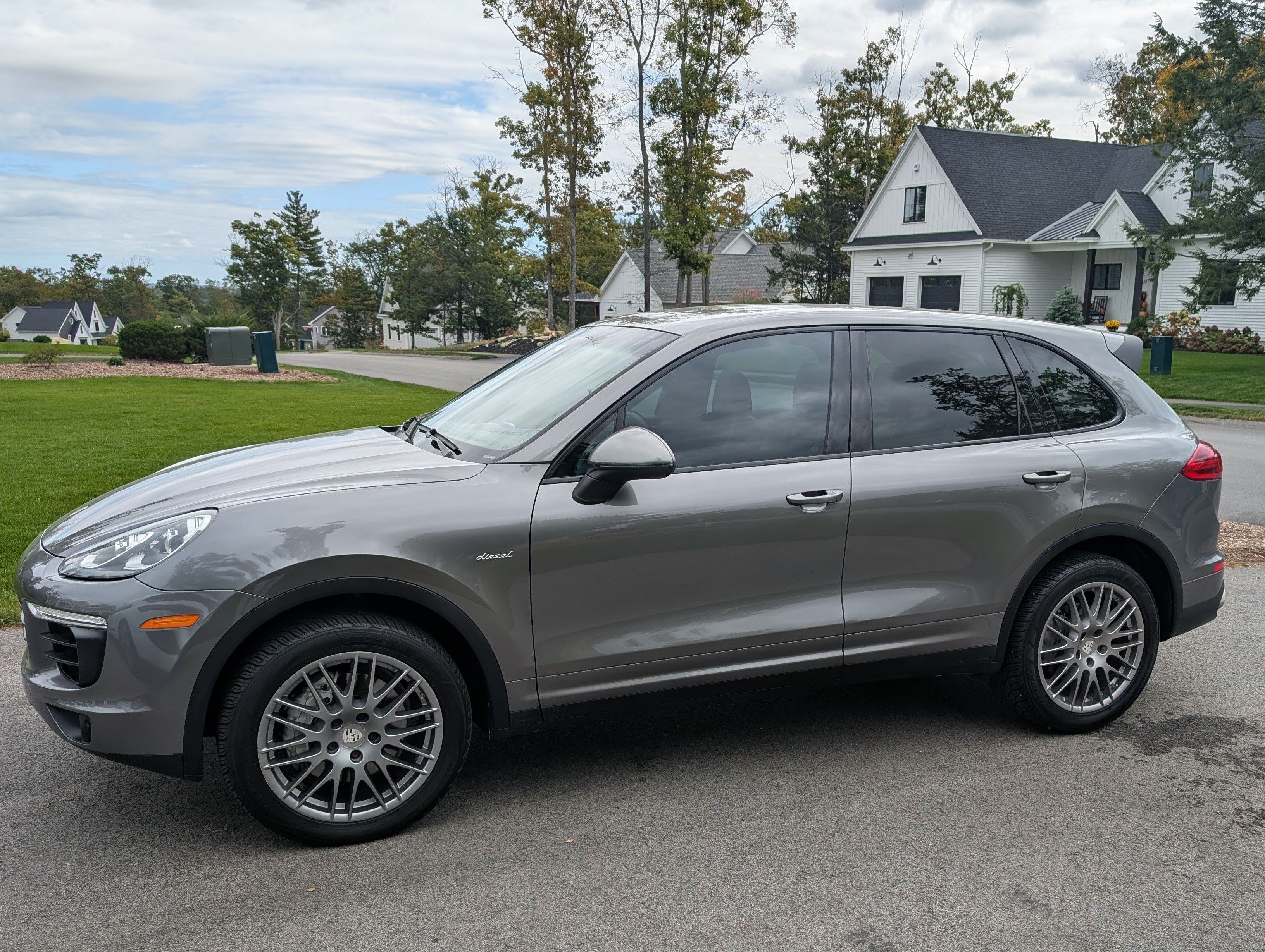 Used 2015 Porsche Cayenne Diesel AWD/4WD image 1