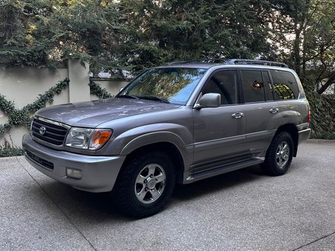 Used 2002 Toyota Land Cruiser image 1