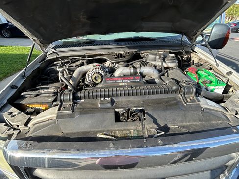 Used 2004 Ford F350 XLT image 9