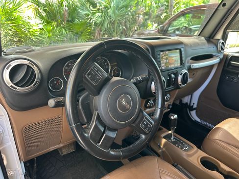 Used 2018 Jeep Wrangler Unlimited Sahara w/ Max Tow Package AWD/4WD image 4
