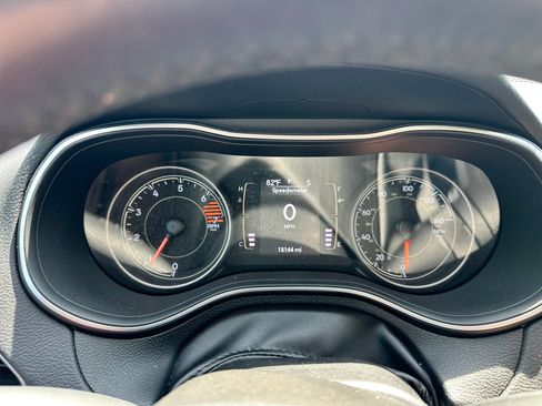Used 2019 Jeep Cherokee Latitude w/ Cold Weather Group FWD image 19