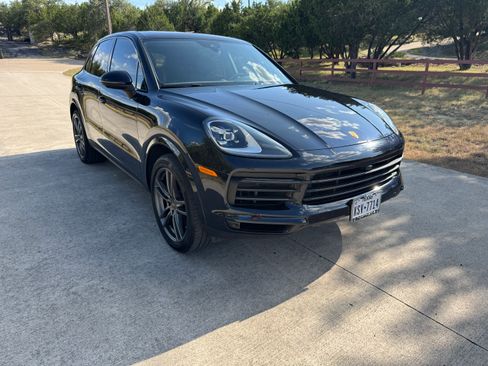 Used 2022 Porsche Cayenne Platinum Edition AWD/4WD image 2