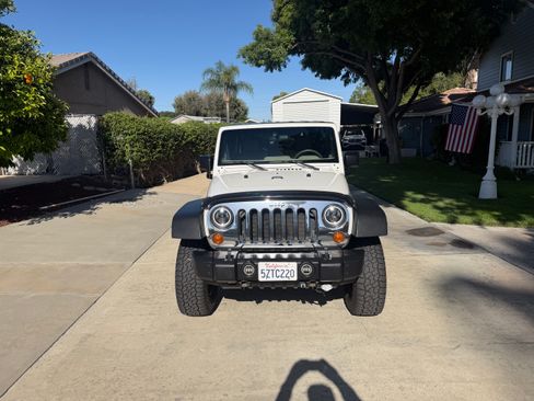 Used 2007 Jeep Wrangler Unlimited Rubicon w/ Dual Top Group AWD/4WD image 2