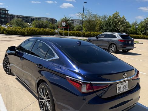Used 2022 Lexus ES 350 w/ Premium Package FWD image 2