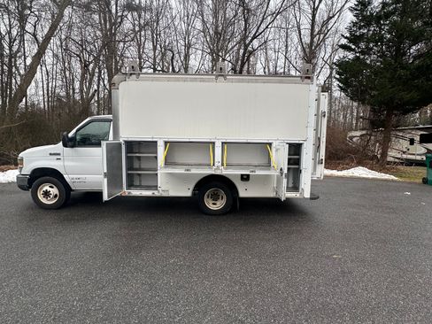 Used 2015 Ford E-350 and Econoline 350 Super Duty w/ Power Windows & Locks Group image 13