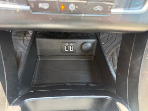 Used 2019 Ford Fusion SE w/ Equipment Group 151A FWD image 12