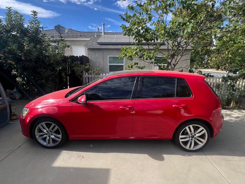 Used 2015 Volkswagen Golf TDI SEL FWD image 2