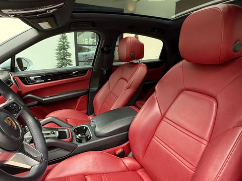 Used 2021 Porsche Cayenne Sport Utility 4D image 10