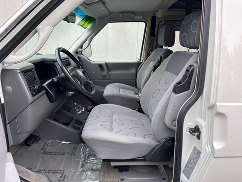 Used 2002 Volkswagen Eurovan Camper image 2