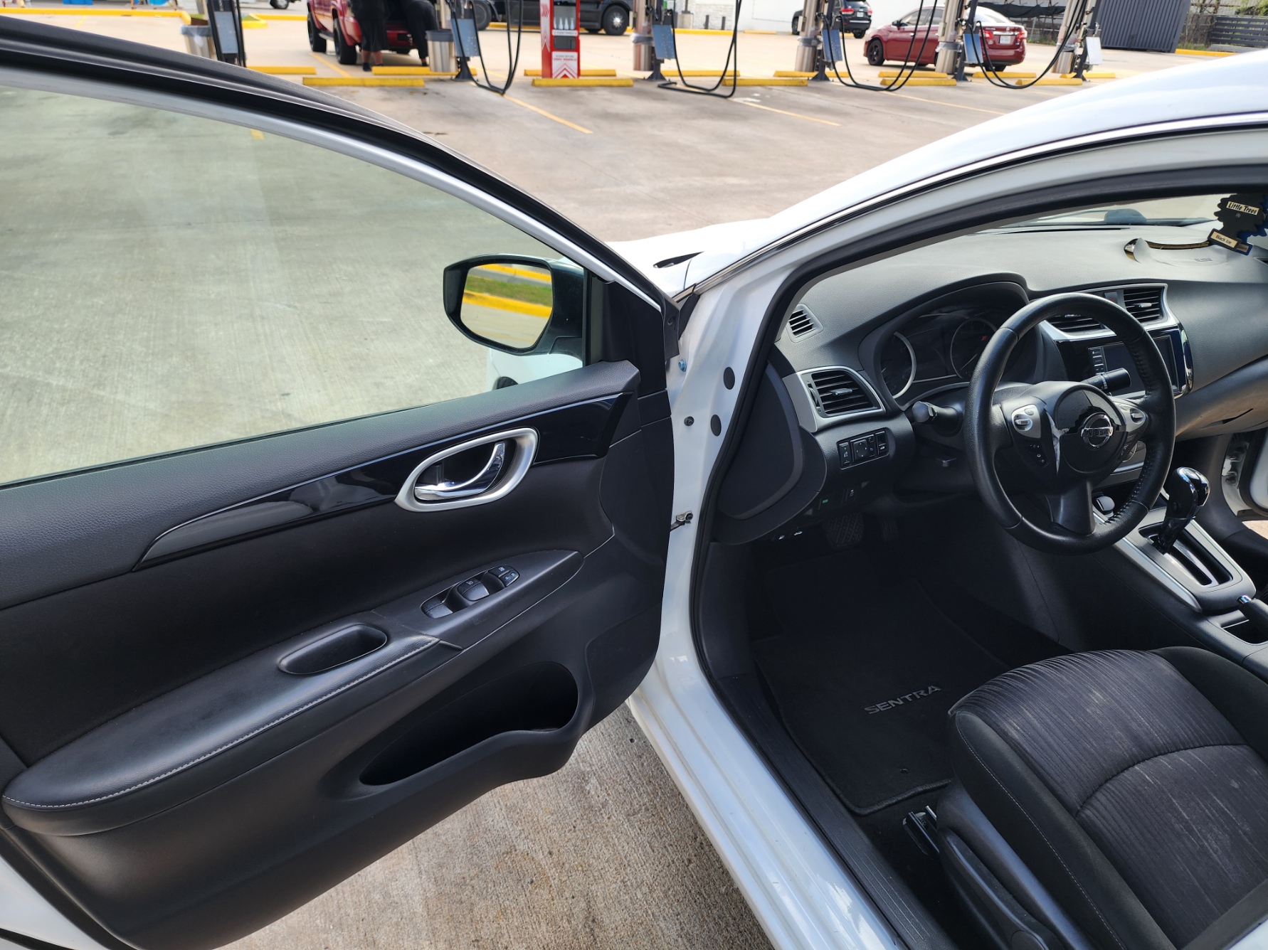 Used 2019 Nissan Sentra SV FWD image 17