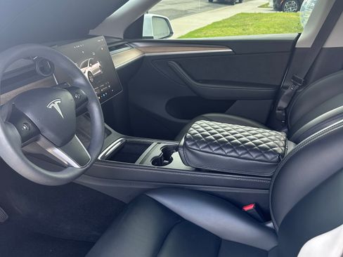 Used 2024 Tesla Model Y Long Range AWD/4WD image 5