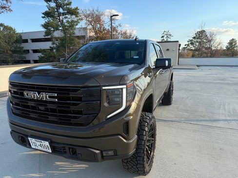 Used 2023 GMC Sierra 1500 Elevation w/ Elevation Premium Package image 13