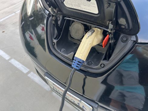 Used 2012 Nissan Leaf SL image 15