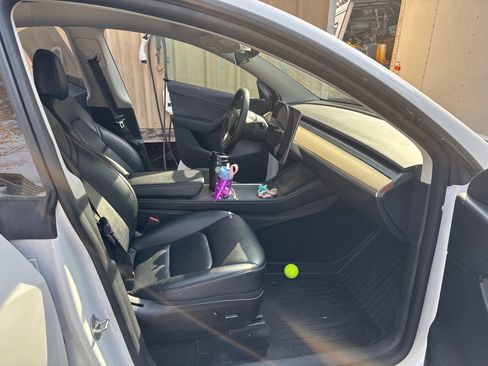 Used 2022 Tesla Model Y Long Range image 2