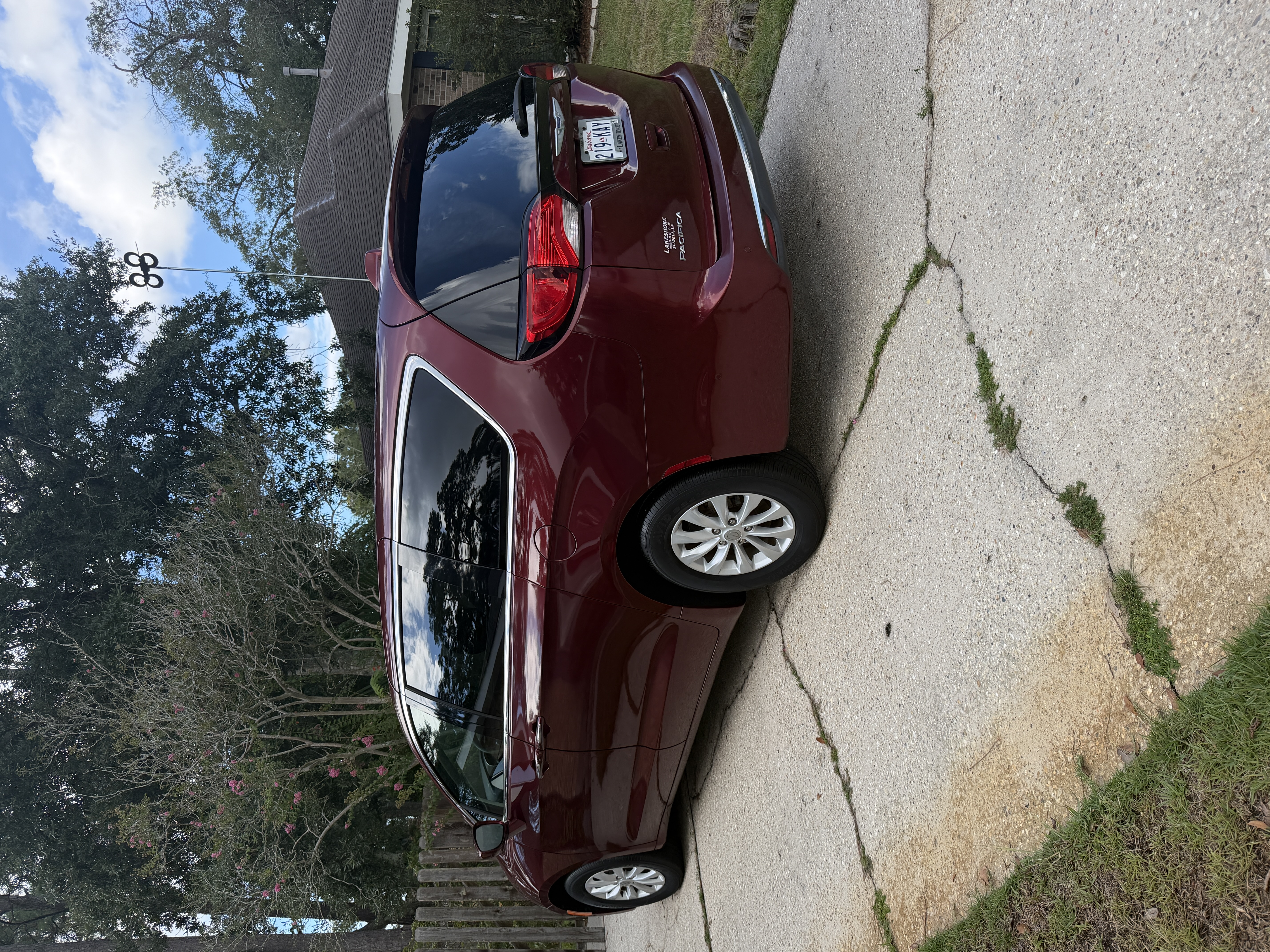 Used 2019 Chrysler Pacifica Touring Plus w/ Advanced Safetytec Group FWD image 37