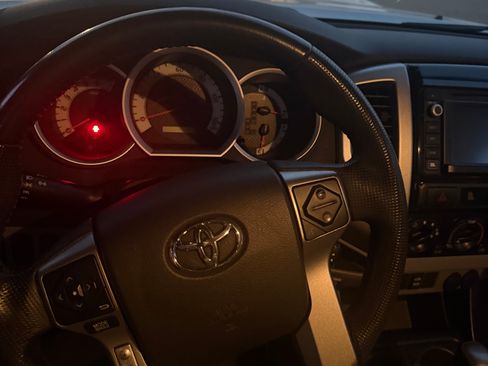 Used 2014 Toyota Tacoma PreRunner w/ TRD Sport Package RWD image 12