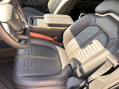 Used 2024 Rivian R1S Adventure image 12