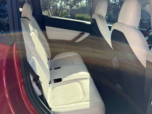 Used 2022 Tesla Model Y Performance image 18