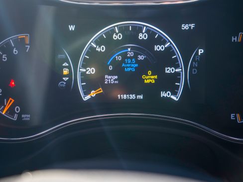 Used 2019 Jeep Grand Cherokee Altitude image 15